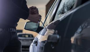 Gorenjski policisti opozarjajo: V vozilih ne puščajte denarnic, pisemskih ovojnic in denarja