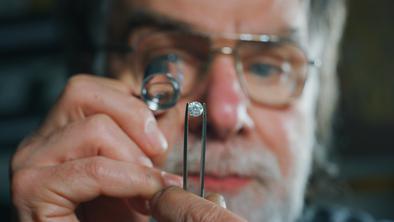 Poznate razliko med naravnimi in laboratorijskimi diamanti?