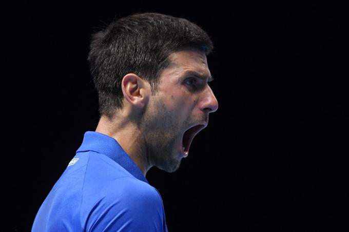 Novak Đoković ni mogel verjeti, kaj vse je uspevalo Dominicu Thiemu. | Foto: Reuters