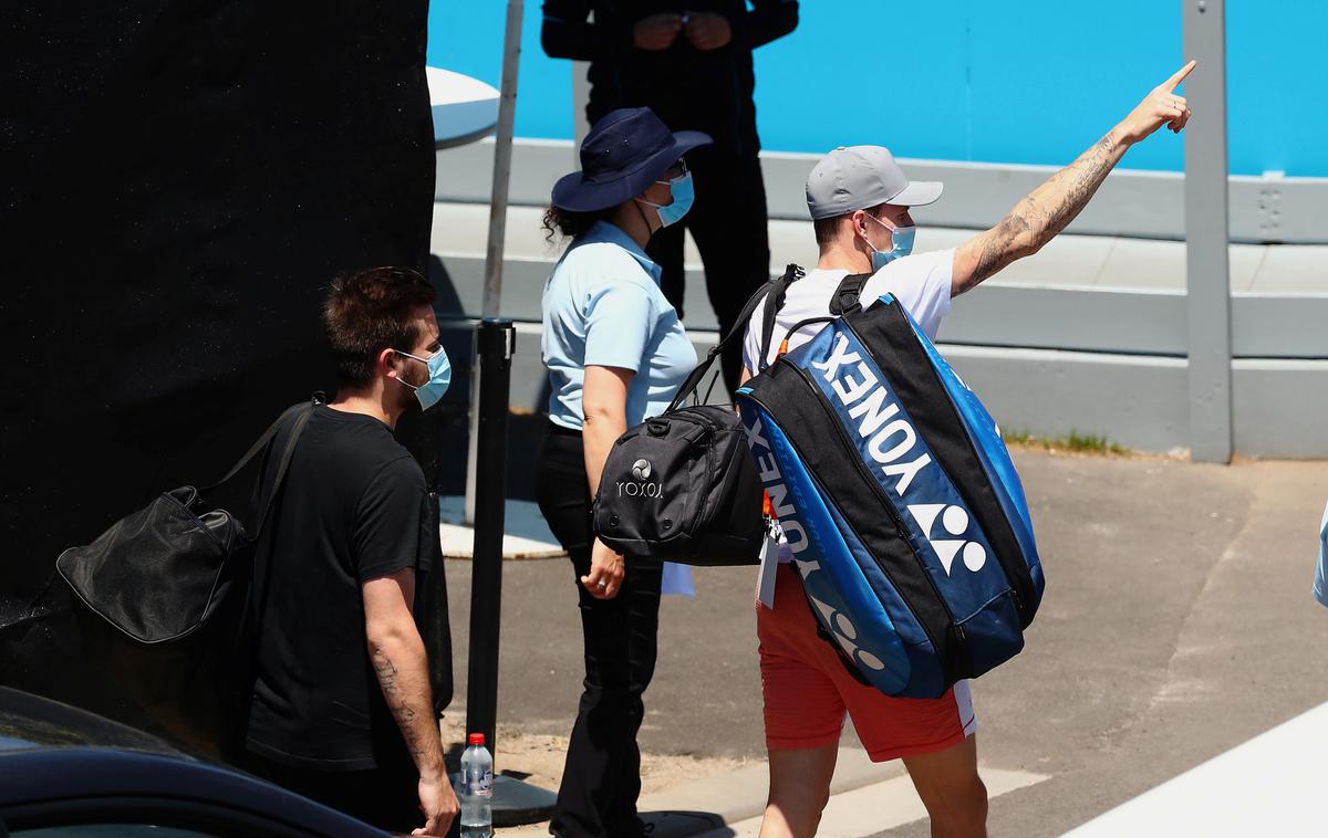 Alexander Bublik | Kazahstanski teniški igralec Alexander Bublik prihaja na trening v Melbourne park, kjer bo kmalu mrgolelo teniških navijačev.  | Foto Guliverimage/Getty Images