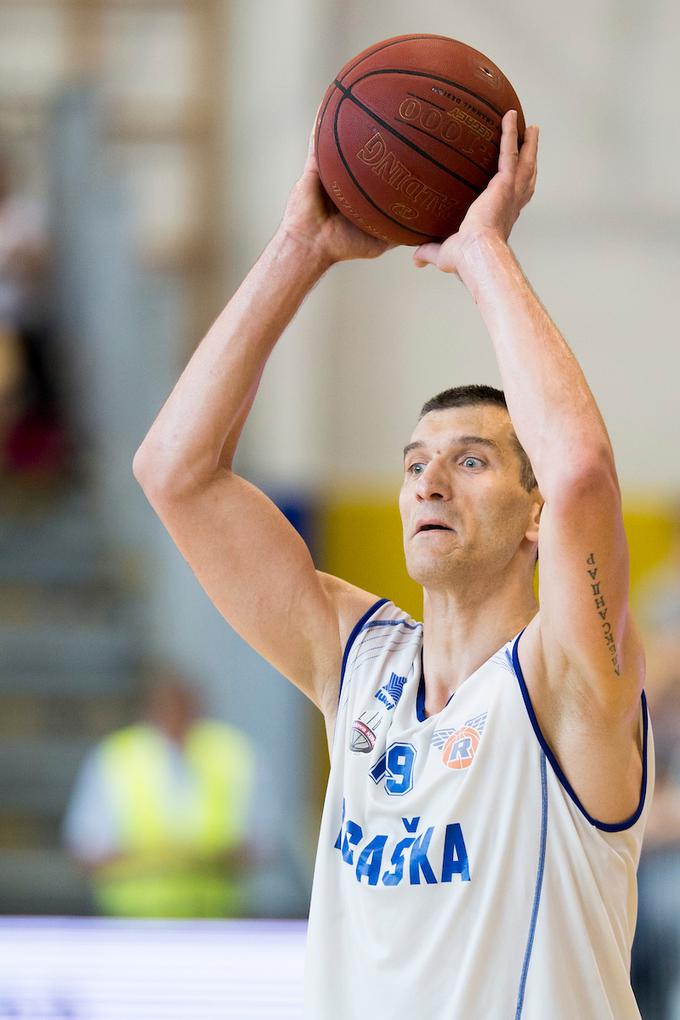 Pod koši je v zadnji sezoni v finalu slovenske prve lige dokazoval, da je še mogoče igrati, Dragiša Drobnjak, ta bo novembra dopolnil 40 let. | Foto: Urban Urbanc/Sportida