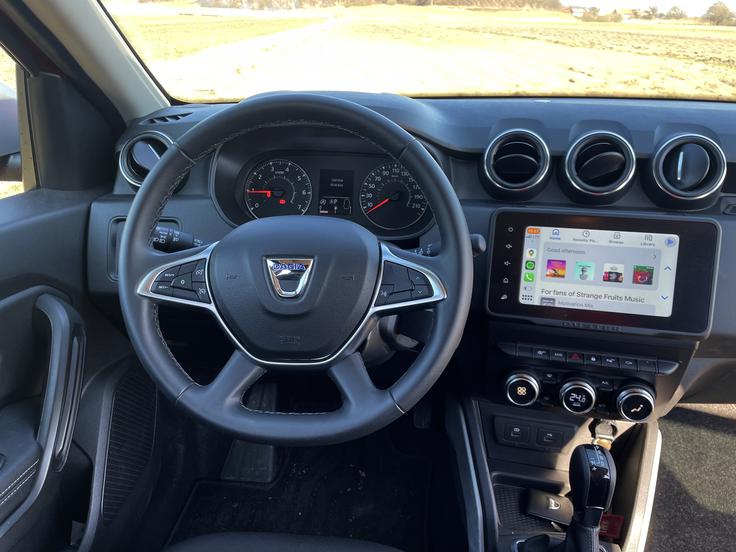 Dokaj preprosta notranjost, a tudi zaslon z brezžičnim vmesnikom Car Play. | Foto: Gregor Pavšič