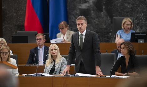Politično ozračje močno naelektreno: kako bodo odločili poslanci?