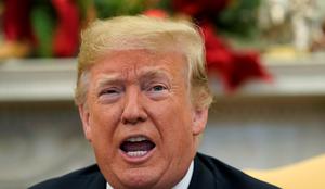 Trump v javnem prepiru z demokratskima voditeljema o zidu na meji