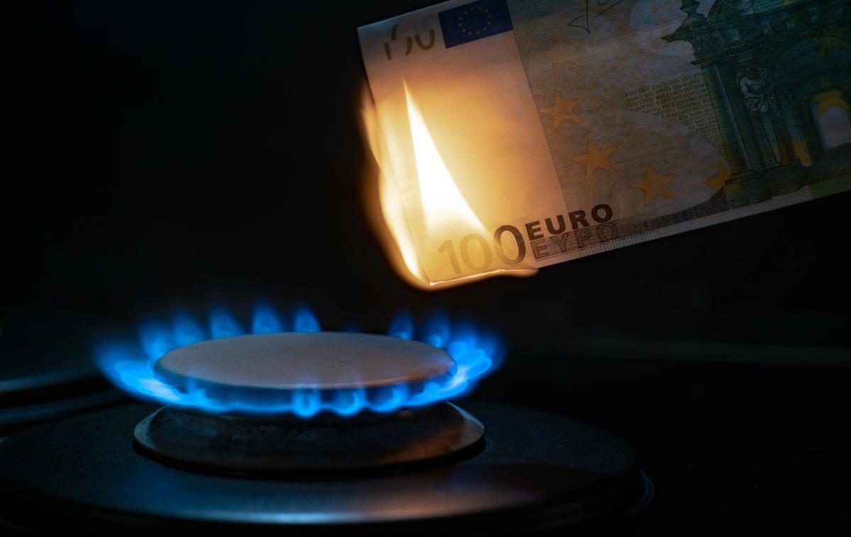Evri | Za veliko večino vlagateljev v priložnosti za hiter ali še bolje rečeno zagotovljen zaslužek, ki se na koncu izkaže za piramidno shemo, sta vlaganje in zažiganje denarja tako rekoč ista stvar. | Foto Shutterstock