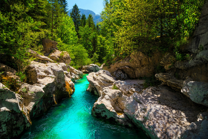 Čudovita smaragdna reka ponuja širok izbor aktivnosti. | Foto: Stoja Trade