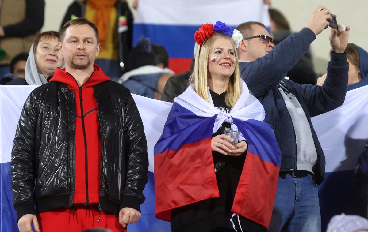 Rusija nogomet | Ruska reprezentanca je nazadnje na domačih tleh odigrala mednarodno tekmo 11. novembra 2021, ko je v St. Peterburgu napolnila mrežo Cipru (6:0). Poldrugo leto pozneje se znova vrača v rojstno mesto predsednika Vladimirja Putina. | Foto Reuters