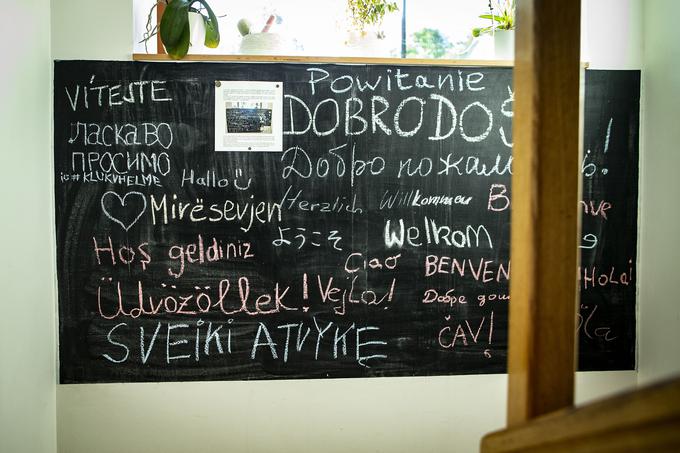 Goste sta do zdaj pozdravila že v 50 jezikih.  | Foto: Ana Kovač