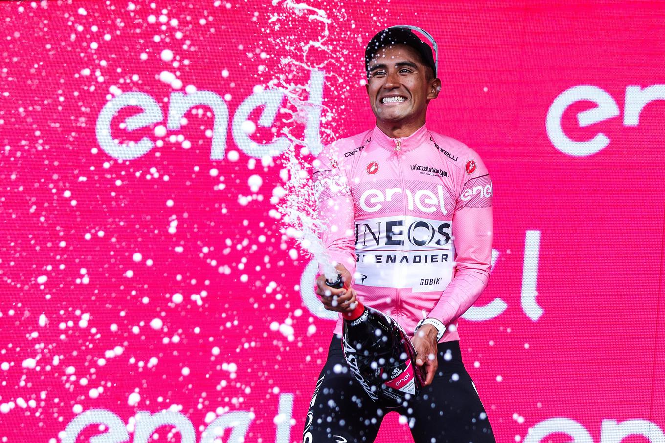 Jhonatan Narvaez wearing a pink shirt at this year's Giro d'Italia. | Photo: Gulliverimage