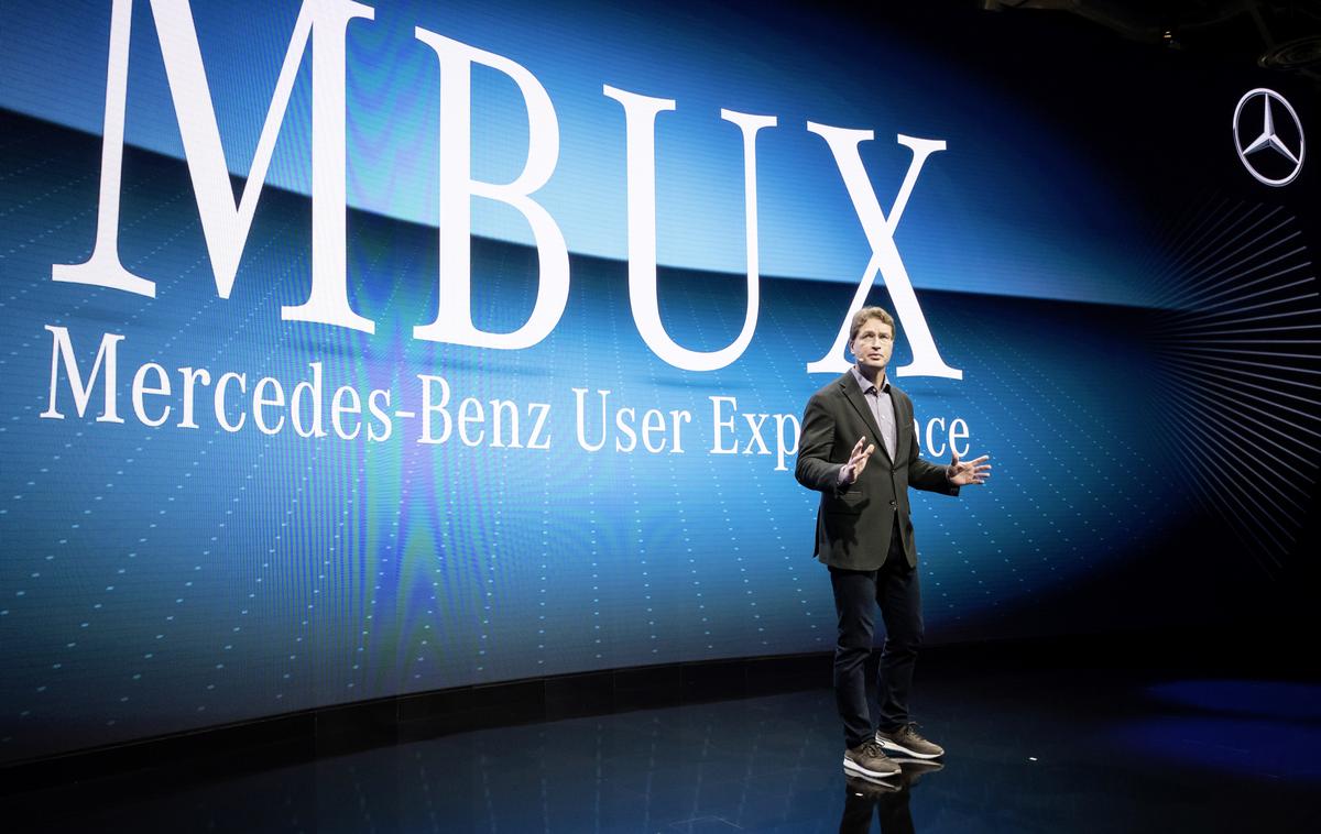 Ola Kaellenius | Ola Kaellenius med predstavitvijo Mercedesovega sistema umetne avtomobilske inteligence MBUX.  | Foto Mercedes-Benz