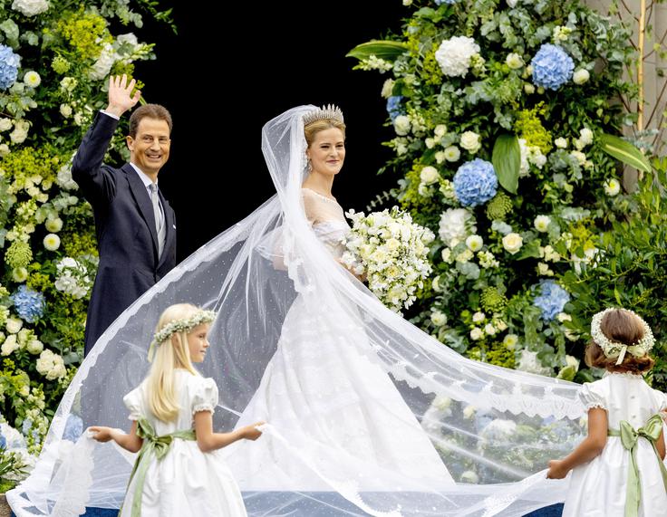 Nevesta princesa Marie Caroline je po študiju na Malvern Collegeu v Angliji študirala na prestižni šoli za oblikovanje Parsons v Parizu in New Yorku, kjer je leta 2020 diplomirala iz modnega oblikovanja. Danes živi v Londonu in dela v tekstilni industriji. | Foto: Guliverimage