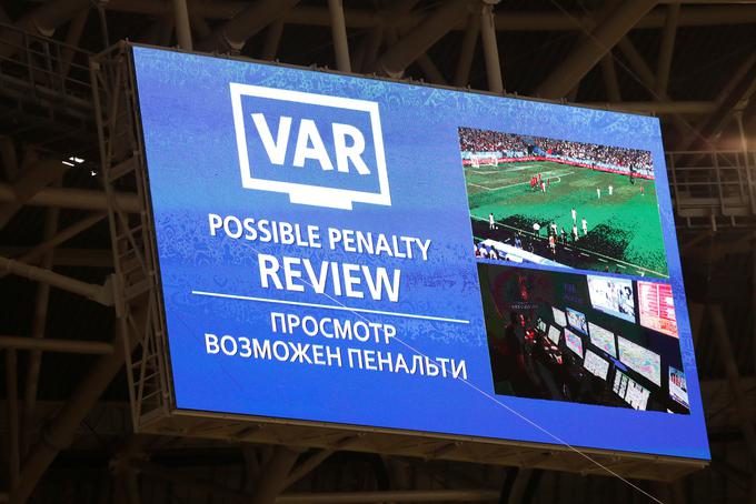 Videotehnologija VAR je letos prvič pomagala sodnikom na svetovnem prvenstvu. | Foto: Reuters