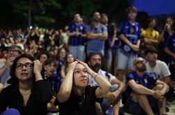 V živo: noro, kaj se dogaja v finalu! Navijači Interja kar ne morejo verjeti ...