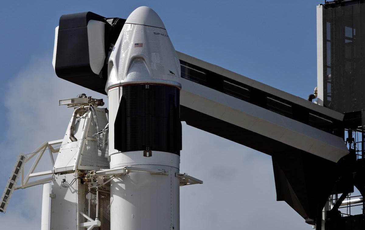 SpaceX, Nasa | Nosilna raketa Falcon 9 s kapsulo za človeško posadko Crew Dragon | Foto Reuters