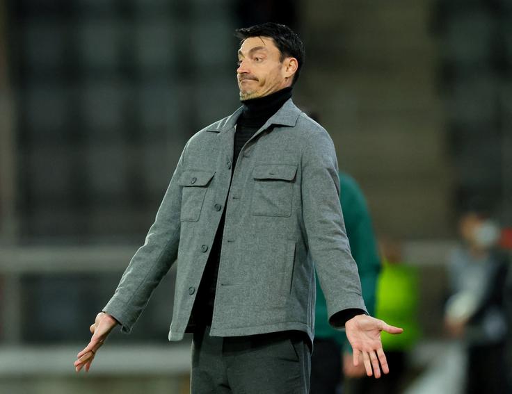 Španski strateg Celja Albert Riera ni mogel biti zadovoljen s predstavo varovancev v prvem polčasu. Lugano ga je dobil s 3:1. | Foto: Reuters