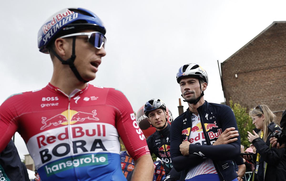 Primož Roglič | Primož Roglič je v skrbeh zaradi padca dveh kolegov. | Foto Reuters