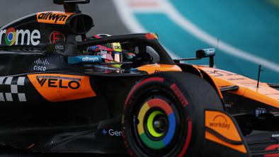 Očka Verstappen za 65 tisočink ukradel "pole position" Norrisu