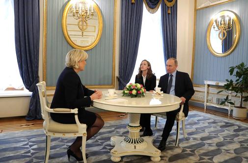 Svetlolaska, ki se je zaradi srečanja s Putinom znašla v težavah