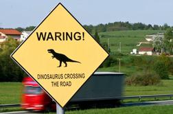 Pozor, dinozavri na cesti
