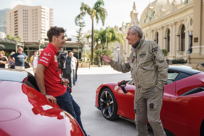 rancoski režiser Claude Lelouch in Ferrarijev dirkač Charles Leclerc. | Foto: Ferrari
