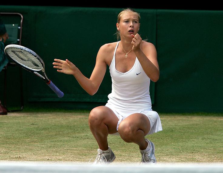 Marija Šarapova je leta 2004 presenetljivo zmagala v Wimbledonu, od takrat pa je se je izstrelila med športne zvezdnice. | Foto: Guliverimage/Getty Images