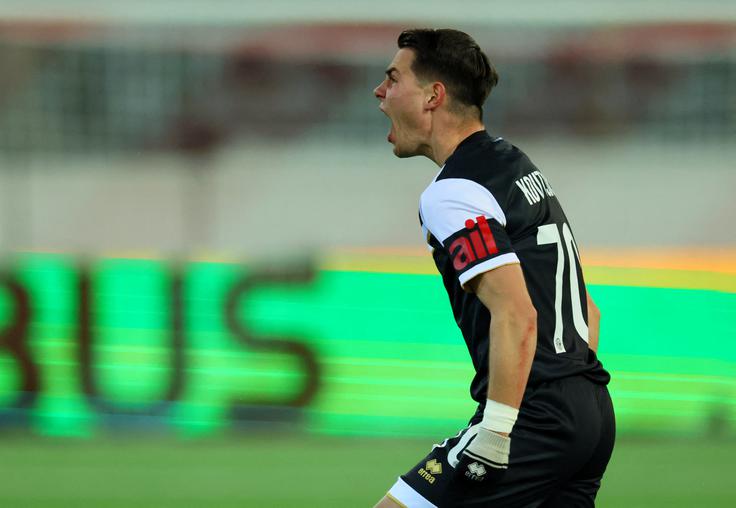 Ko je Georgios Koutsias v 80. minuti še drugič na tekmi premagal celjskega vratarja in popeljal Lugano v vodstvo s 4:2, se je gostiteljem nasmihalo napredovanje med najboljših osem. | Foto: Reuters