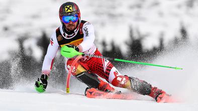 Hirscher se je na sanjski avstrijski dan izenačil s Stenmarkom