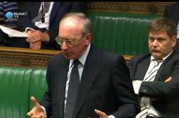 Britanska politika sta se ujela v novinarsko past (video)