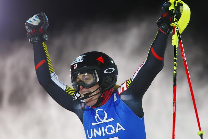 Erin Mielzynski in Lenny Valjas sta se poročila