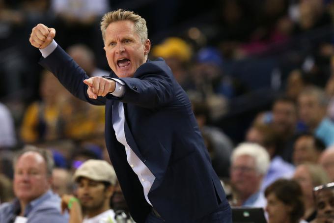 Steve Kerr je v zadnjih sezonah z Warriors krojil razplet pri vrhu, v tej sezoni pa mu gre zelo slabo. Razmerje zmag in porazov je po katastrofi v Dallasu 3:13. | Foto: Guliverimage/Getty Images