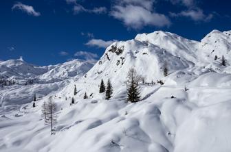 To je najlepša zimska tura v Sloveniji: Komna in koča pod Bogatinom #video