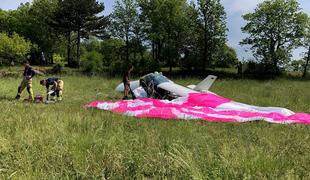 Tragična nesreča pri Ajdovščini, ultralahko letalo trčilo v padalca