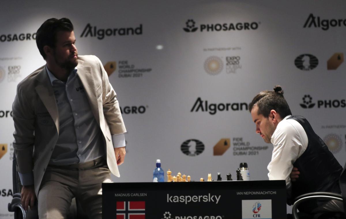 Magnus Carlsen vs. Jan Nepomnjašči | Šahista za zdaj poravnana v boju za naslov svetovnega prvaka. | Foto Guliverimage