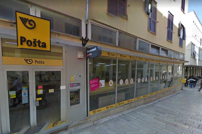 Ena od poslovalnic Hrvatske pošte, kjer je mogoče kriptovalute zamenjati za kune, je tudi v turistično zelo obiskanem starem mestnem jedru Zadra.  | Foto: Google Street View
