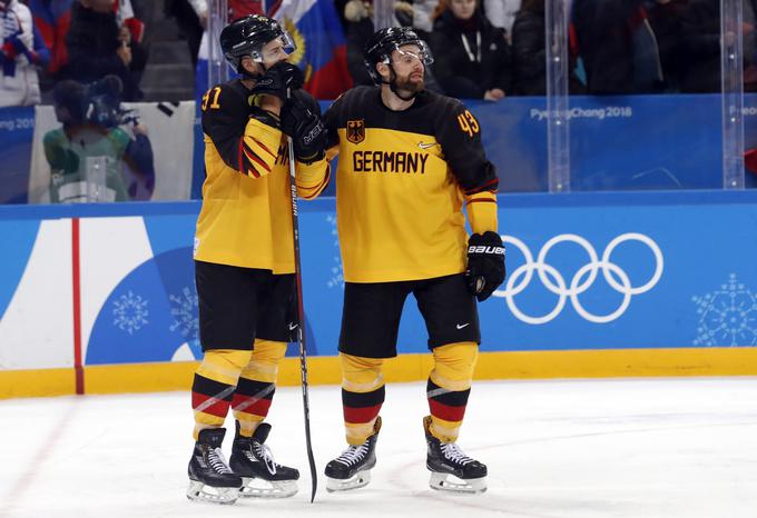 Moritz Muller (levo) ni skrival razočaranja, a ko je pogledal celotno sliko, je nemški dosežek poimenoval mali čudež. | Foto: Reuters