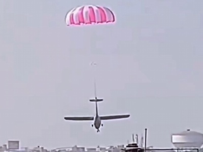 Pipistrelovo letalo strmoglavilo v ribnik #video