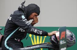 Hamilton na kaotični dirki ubranil naslov in se izenačil s Schumacherjem