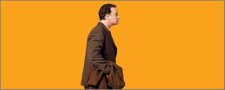 Viktor Navorski (Tom Hanks) pride iz majhne evropske državice v New York ravno v času, ko se v njegovi domovini zgodi vojaški prevrat. Ker je brez veljavnih dokumentov, se nastani na zapuščenem letališkem terminalu in vsak dan znova poskuša urediti dokumente za legalen vstop v ZDA. Tam si poišče delo, se spoprijatelji z osebjem in se zaljubi v stevardeso v podobi Catherine Zeta-Jones. • V soboto, 11. 12., ob 20.10 na HRT 1.*** | Foto: 
