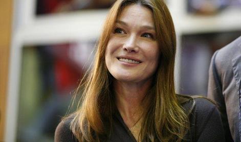 Carla Bruni spet pozira