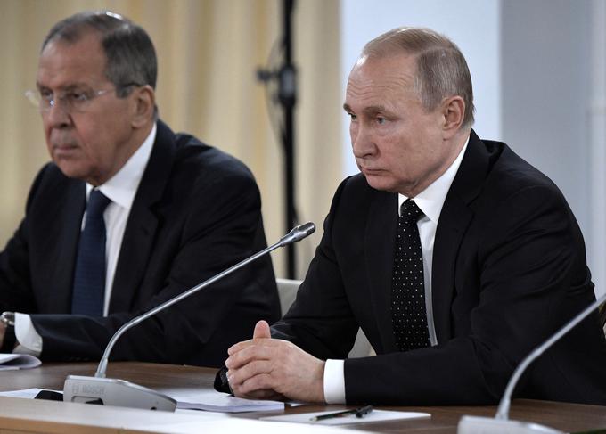 Ruski zunanji minister Sergej Lavrov z ruskim predsednikom Putinom.  | Foto: Reuters