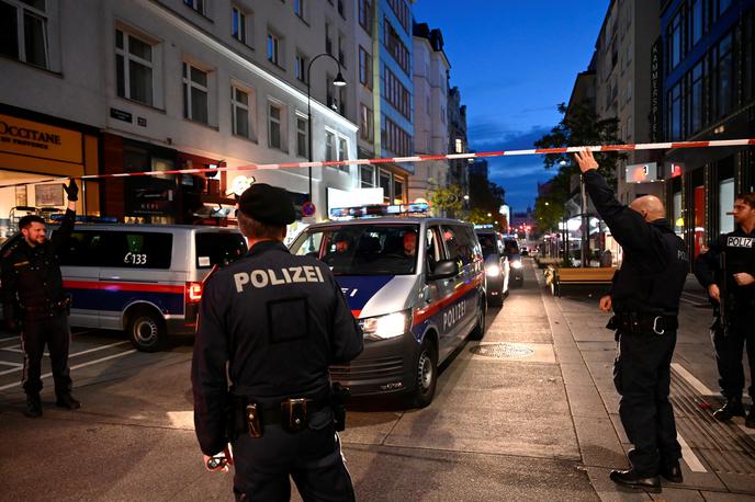 Teroristični napad na Dunaju | Tožilstvo je tako doseglo obsodbo, ker je moški, ki je v Avstrijo prišel leta 2008, delil propagandni material IS. Je pa tudi tožilstvo priznalo, da ni neposrednih dokazov, da bi moški sodeloval v terorističnem napadu, ki je v začetku novembra lani pretresel avstrijsko prestolnico. | Foto Reuters