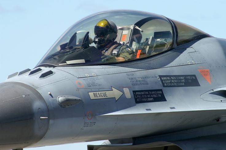F-16 V začetku ruske invazije so se številne evropske države odločile, da bodo Ukrajincem dobavile letala F-16 ameriške izdelave. Američani sami Ukrajincem niso neposredno dobavili nobenega F-16. | Foto: Guliverimage