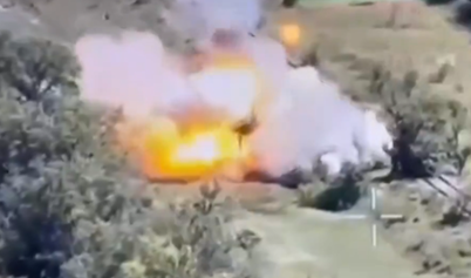 Soočenje ruskega tanka in ukrajinskega drona: bilo je brez usmiljenja #video