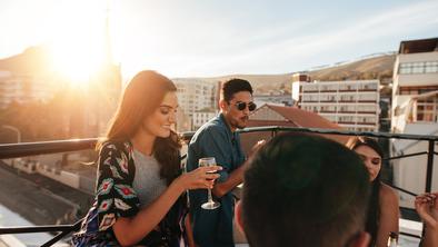 Mladi vse manj posegajo po alkoholu