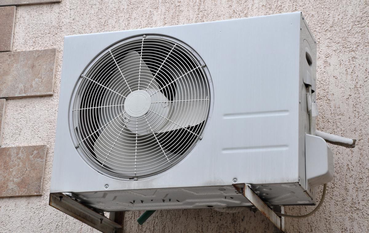 klimatska naprava zunanja enota | Fotografija je simbolična | Foto Shutterstock