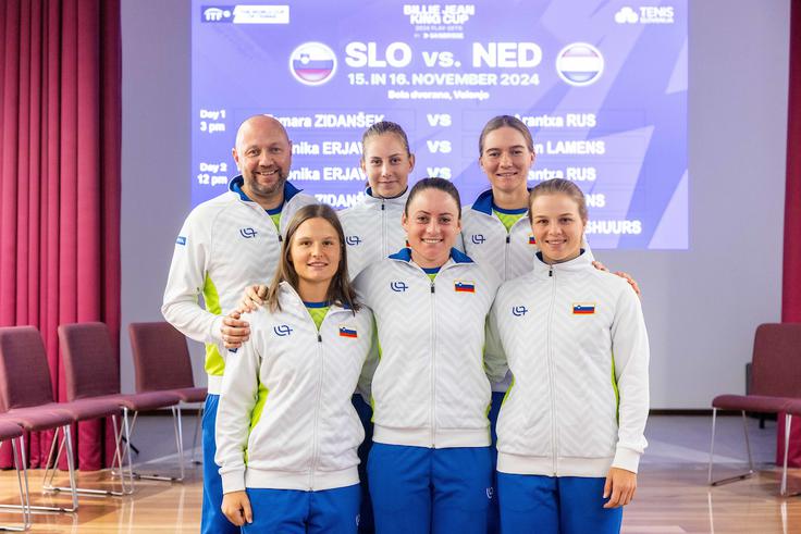 Igralke in kapetan računajo na glasno podporo velenjskega občinstva. | Foto: Sportida