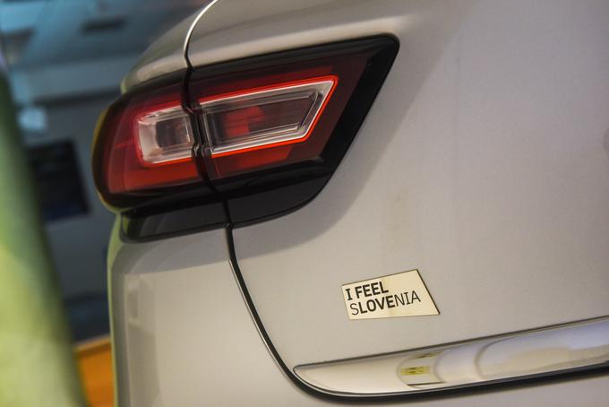 Renault je v Sloveniji ponudil tudi posebno različico clia I feel Slovenia. | Foto: Gašper Pirman