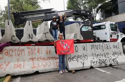 Učiteljski sindikat v Mehiki več ur blokiral pot, ki vodi do stadiona