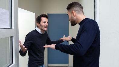 Najpogostejši slovenski sosedski spori: vse, kar morate vedeti o sosedski pravdi in svojih pravicah