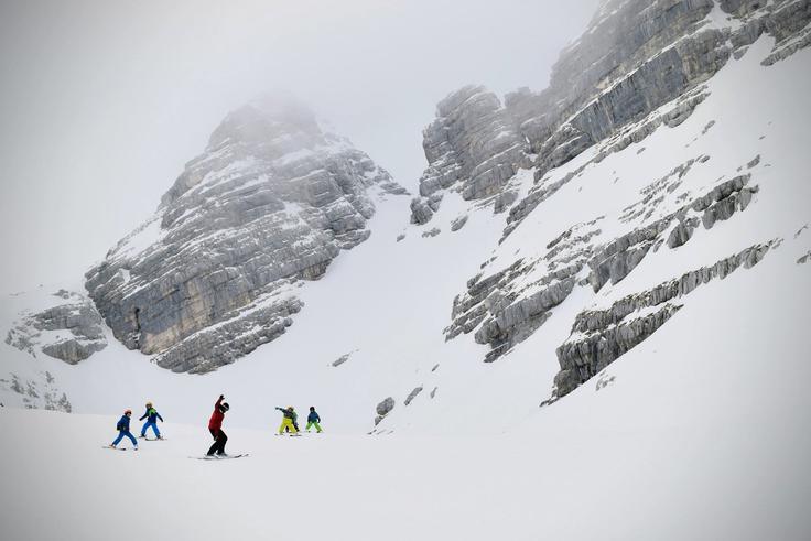 Otroci z Bovškega so v prejšnjih treh sezonah na smučarski tečaj odhajali v Žlebe (Sella Nevea) v Italiji, letos pa so končno spet lahko smučali na Kaninu. Zaradi bližine smučišča se je znatno povečalo tudi zanimanje za udeležbo na tečaju. | Foto: Facebook